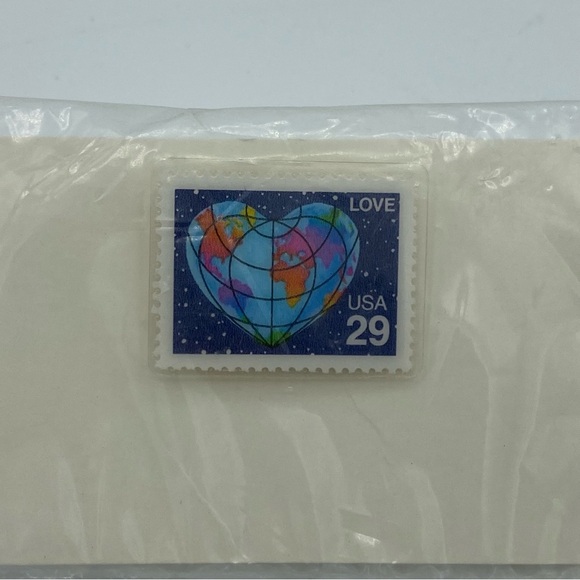 Vintage USPS Love Planet Earth USA 29 Laminated Stamp Pin - Picture 3 of 6